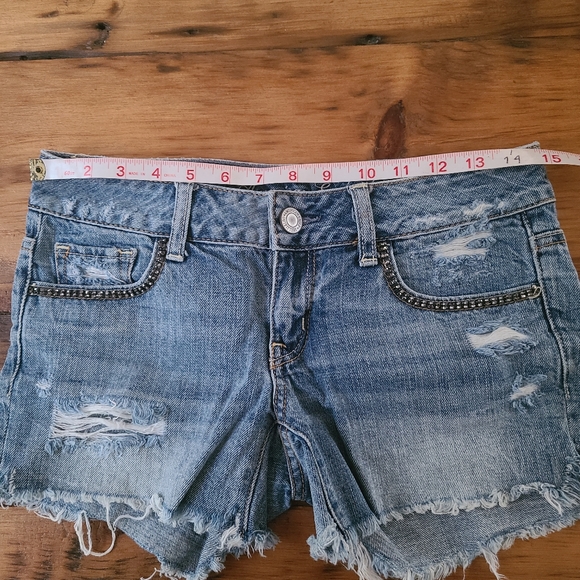 American Eagle 100 Percent Cotton Mid Rise Distressed Shorts Size 0 - Picture 15 of 15